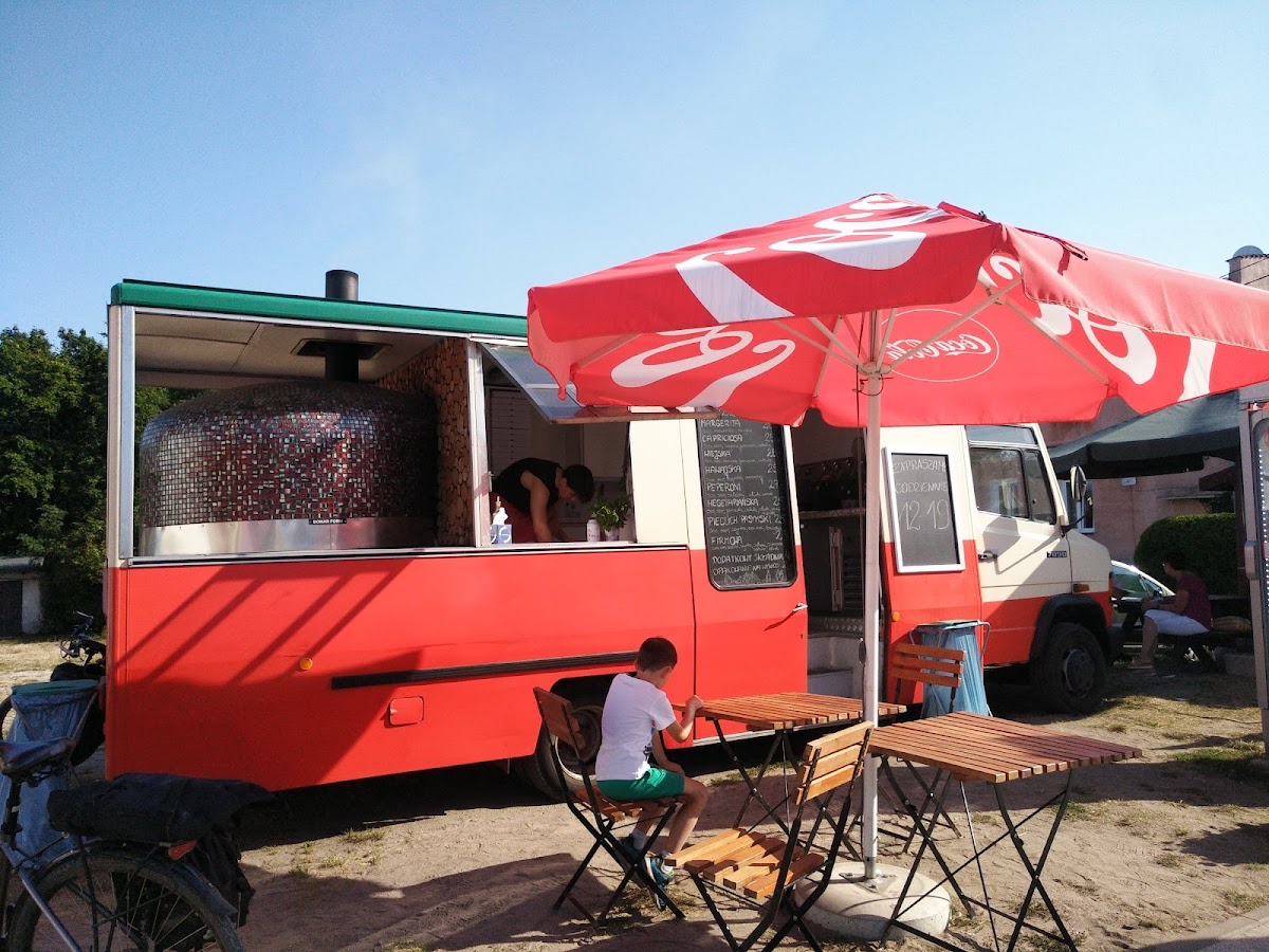 Family Pizza Truck